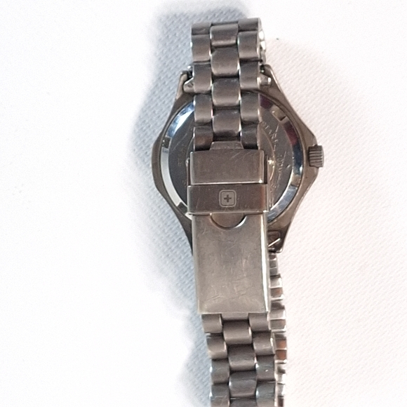 Vintage Wenger S.A.K Design Date Dial Stainless Steel Watch, New Battery - Picture 5 of 6